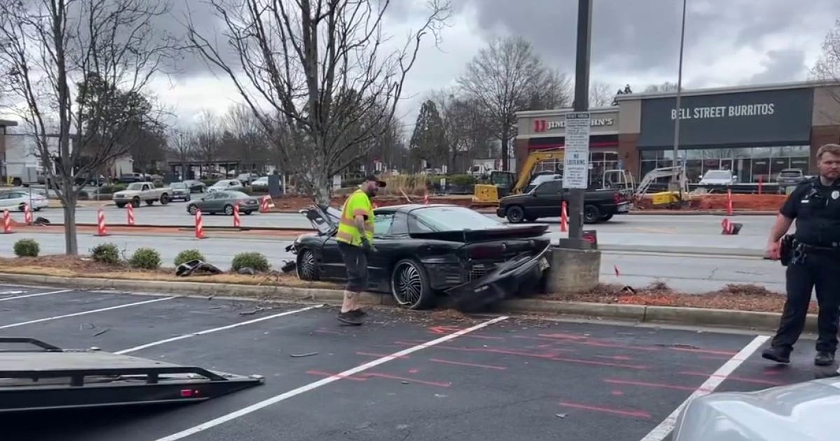 Bank robbery suspect in custody following violent wreck and foot chase in Newnan