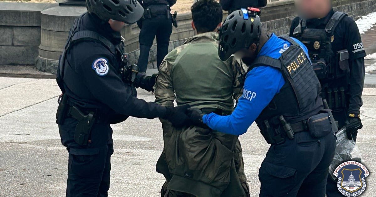 Metro Atlanta teen arrested outside US Capitol with loaded shotgun