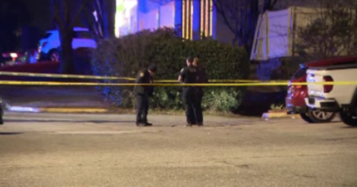 Person shot in leg at Marietta shopping center, police say | FOX 5 Atlanta