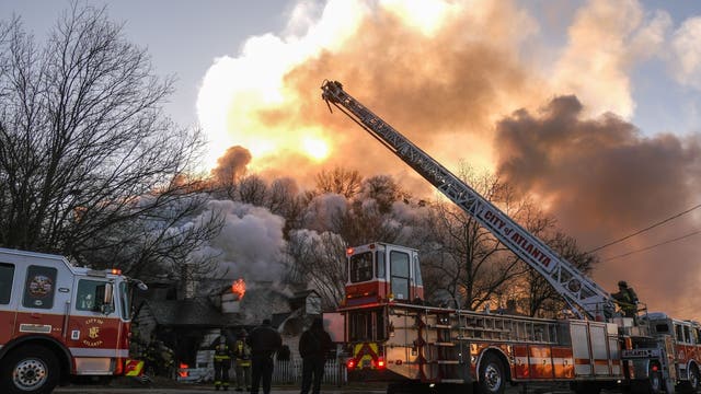 Vacant building catches fire Monday morning off Moreland Avenue