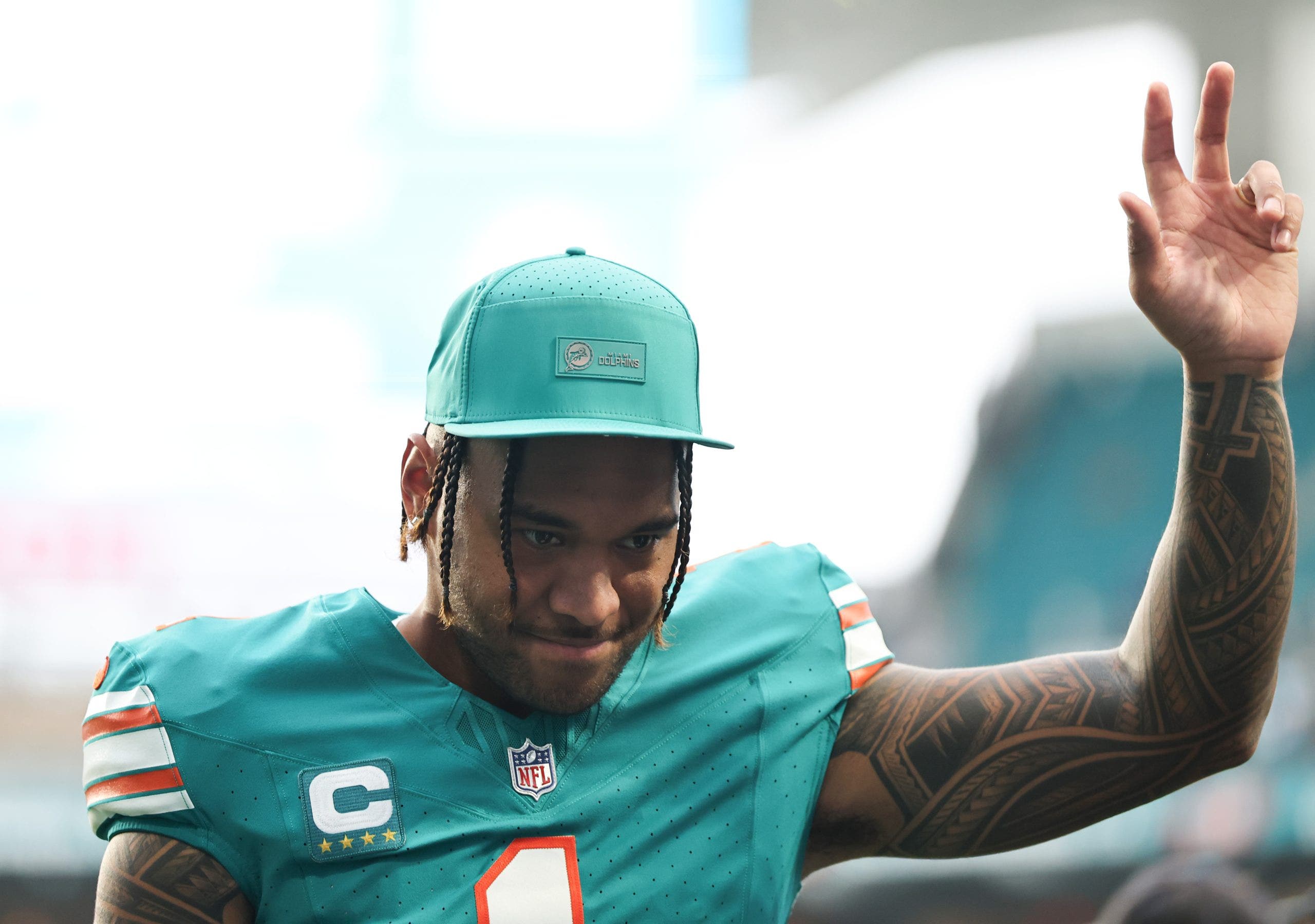 Falcons signing QB Tua Tagovailoa to 1-year deal, sources say