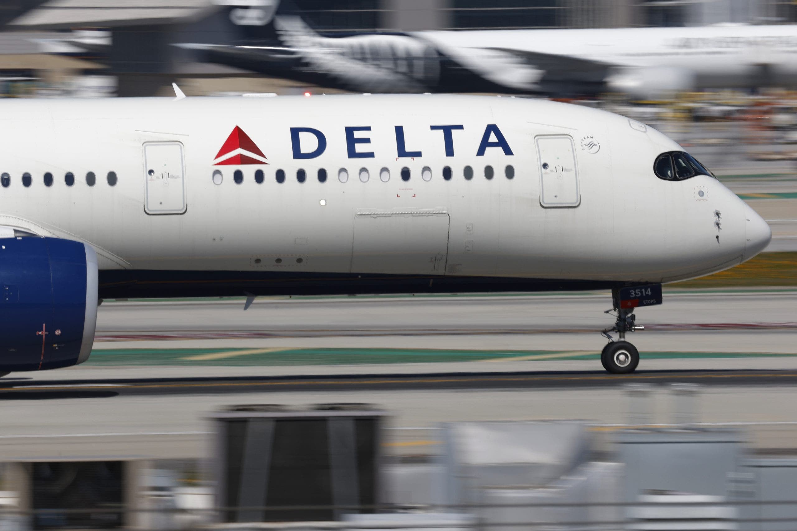 Delta temporarily ending long-standing perk for Congress members