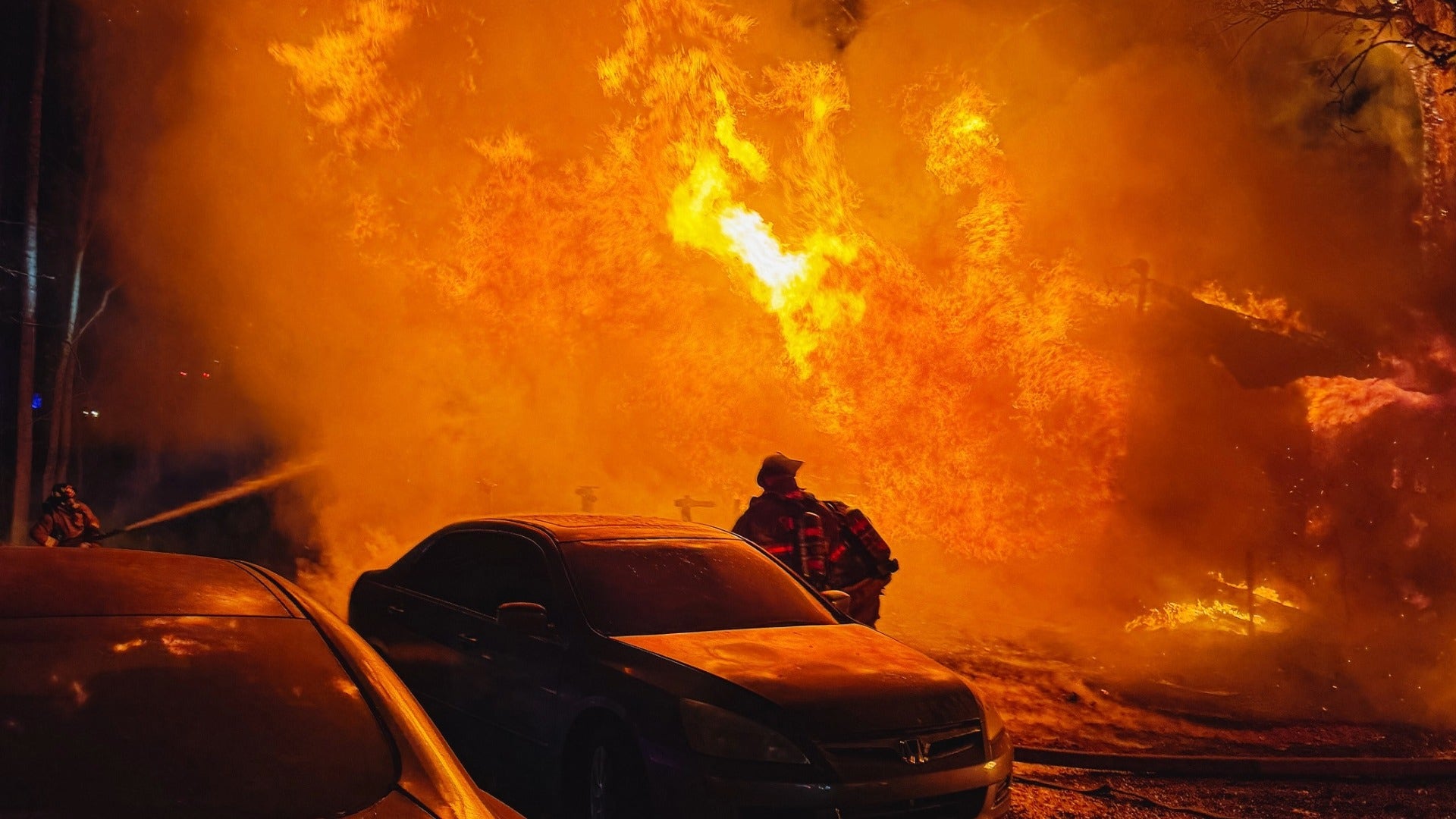 Man dies after being trapped in Dallas house fire