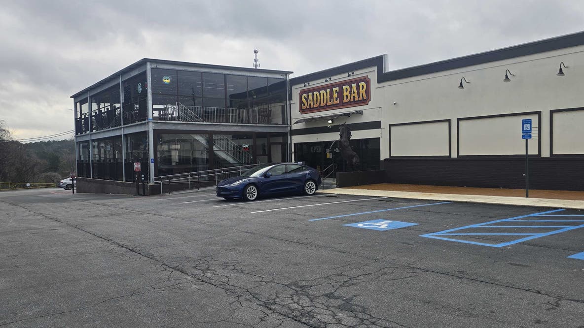 Man shot trying to stop fight at new Acworth bar, suspect arrested