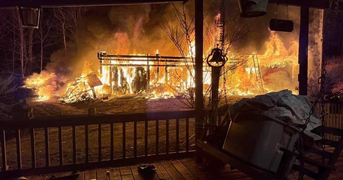 Shop fire destroys structure, threatens home in Fannin County | FOX 5 ...