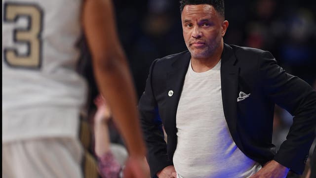 Georgia Tech fires head men's basketball coach Damon Stoudamire