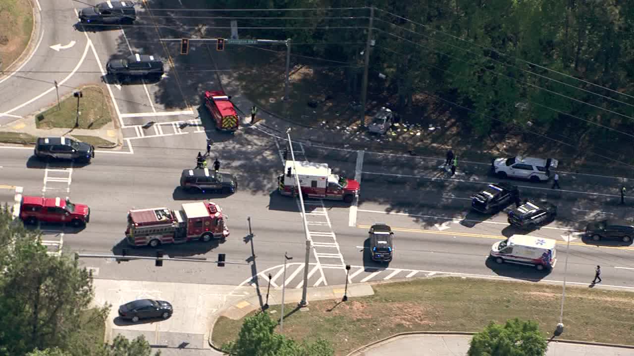 Covington Highway blocked after car hits embankment