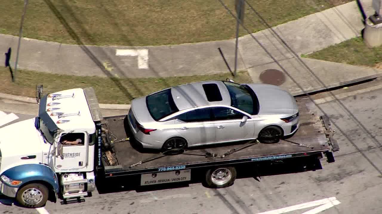 1 critically injured in South Fulton shopping center shooting