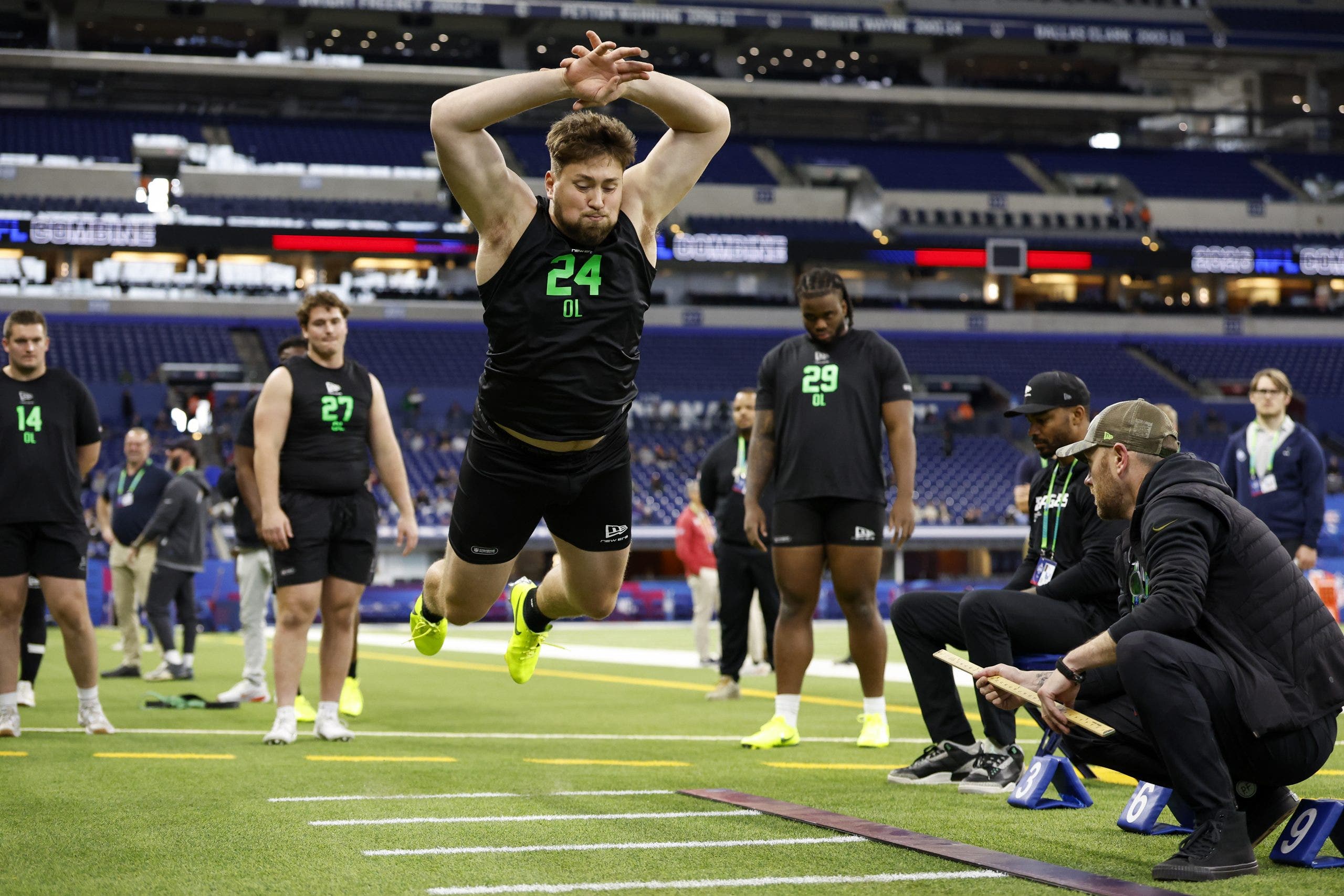 Panthers draft Georgia tackle Monroe Freeling in first round