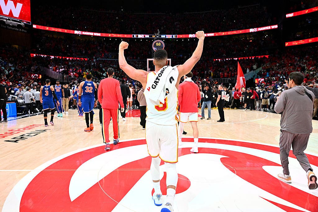 McCollum’s late jumper lifts Hawks past Knicks in playoff game