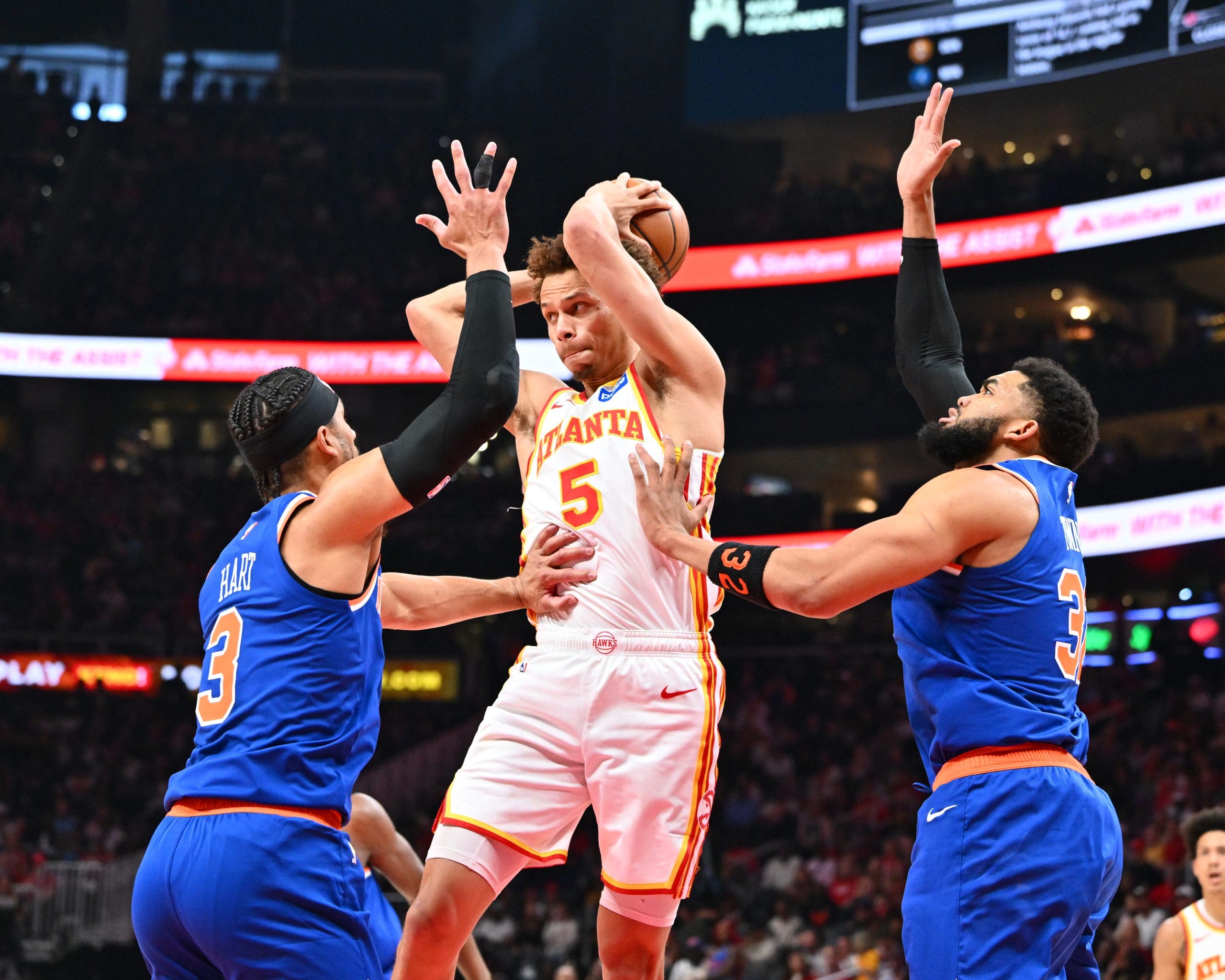 Hawks vs. Knicks: Daniels and Robinson ejected after fight