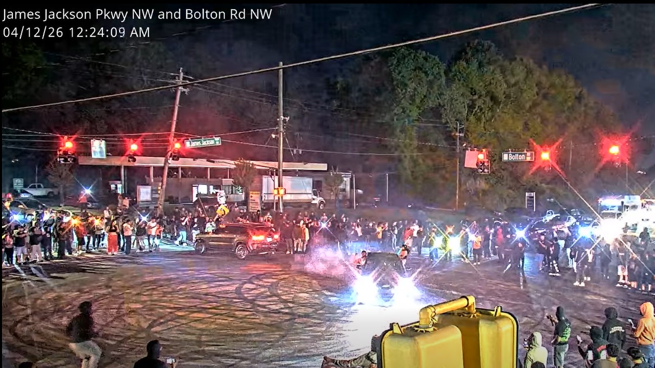 200 people swarm Atlanta intersection for illegal 'donuts'