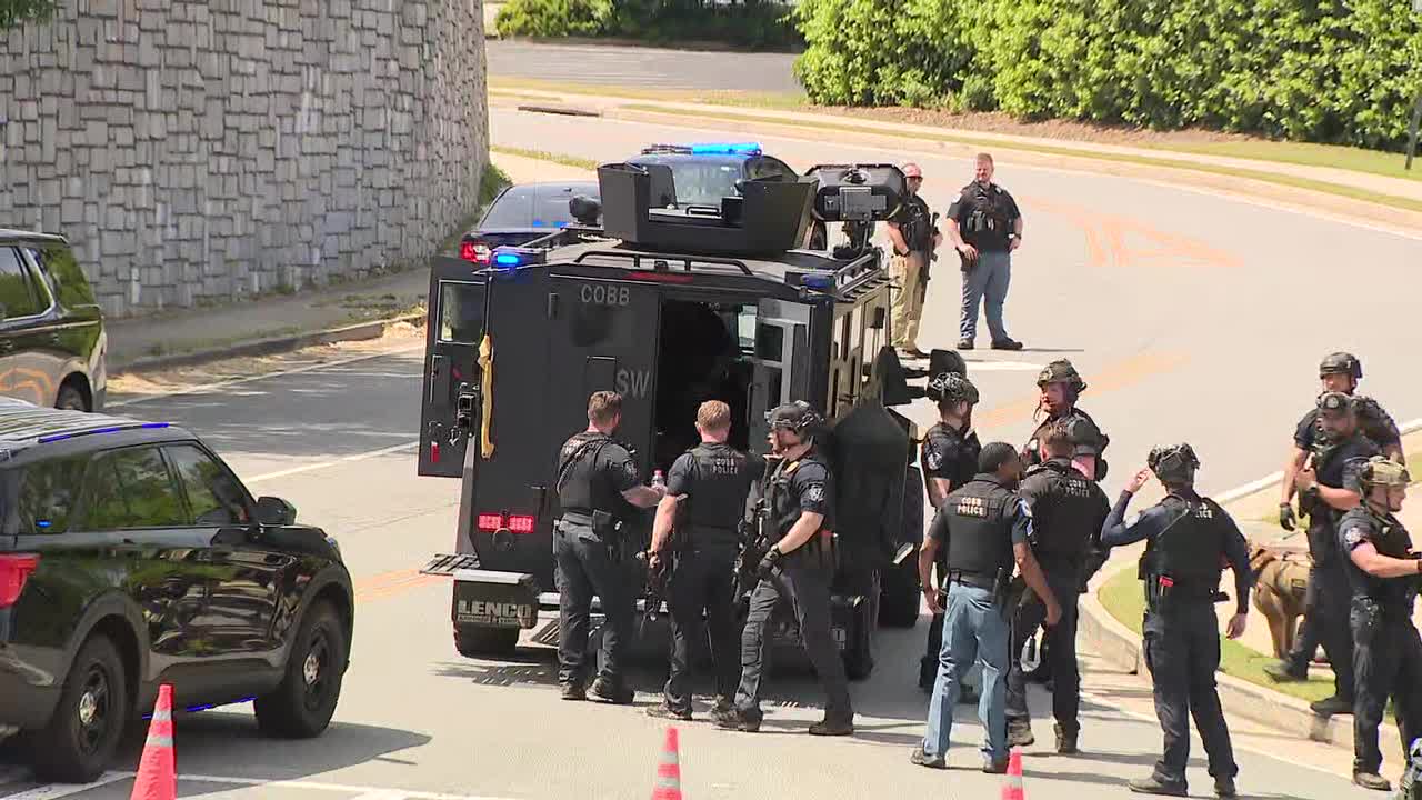 Manhunt underway for murder suspect near Leland Road in Cobb