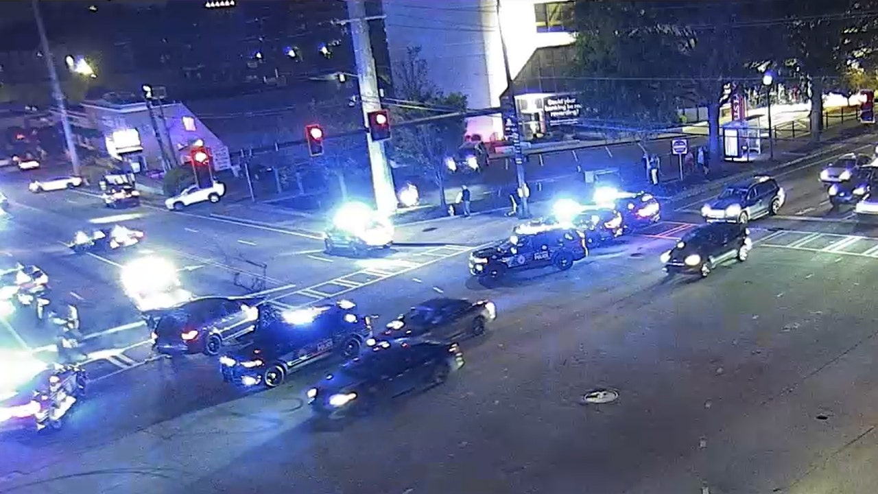 Piedmont Road at Peachtree Road closed in Buckhead