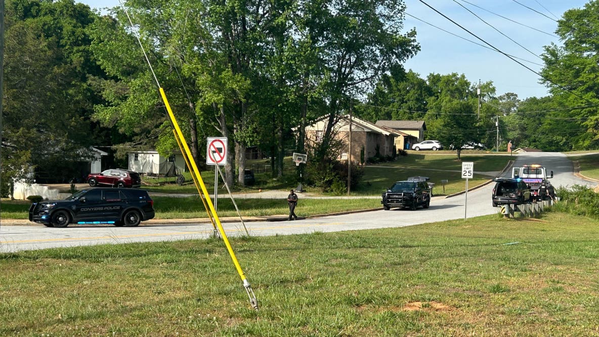 One caught, one at large after Conyers police chase
