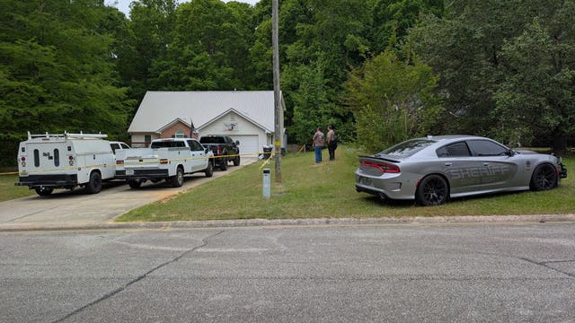 2 detained after reports of armed man in Newnan neighborhood