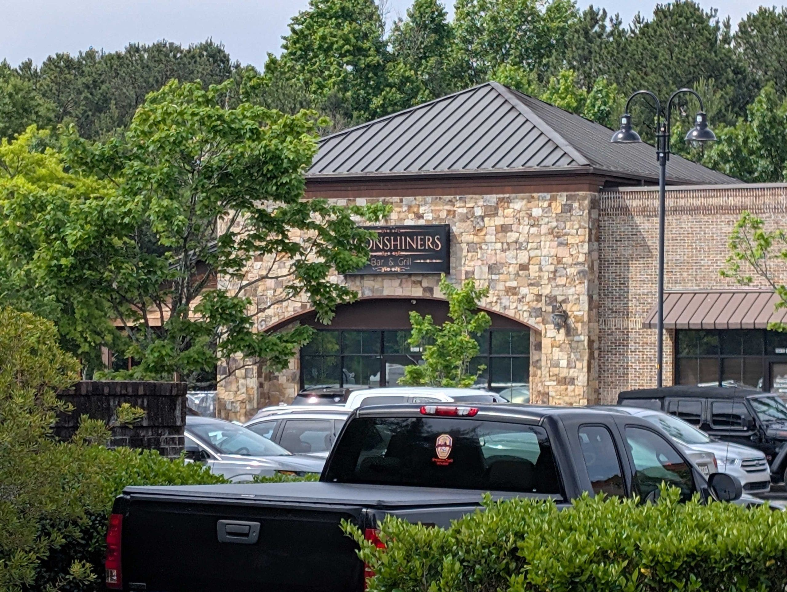 Man charged after shooting outside Gwinnett County bar
