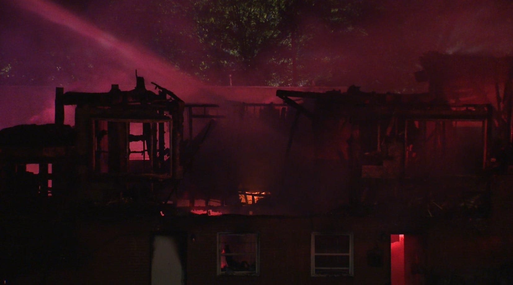 Fire destroys northwest Atlanta apartment buildings
