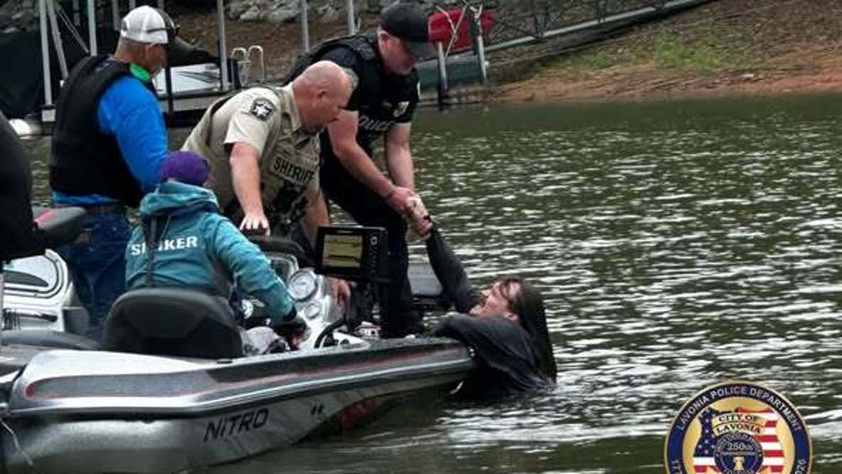 100 mph chase ends with stolen car suspect leaping into Lake Hartwell