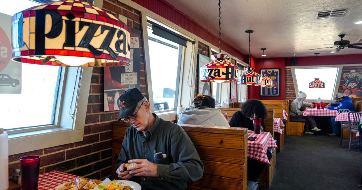 Retro Pizza Hut dining rooms return across Georgia