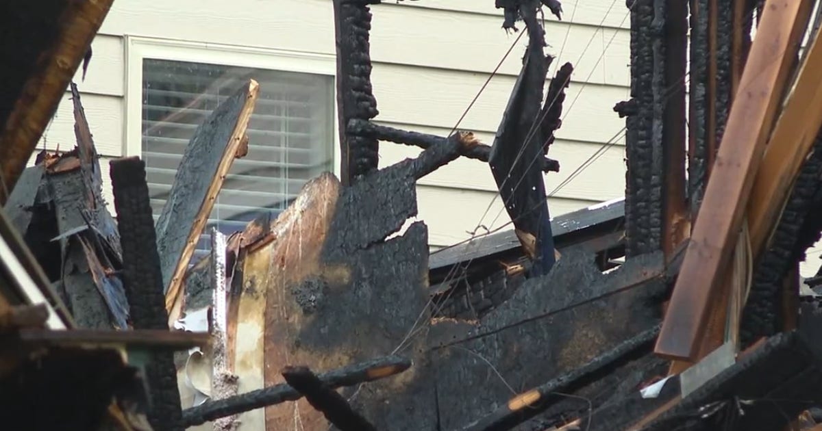 9 people displaced, firefighter OK after East Point house fire burns home