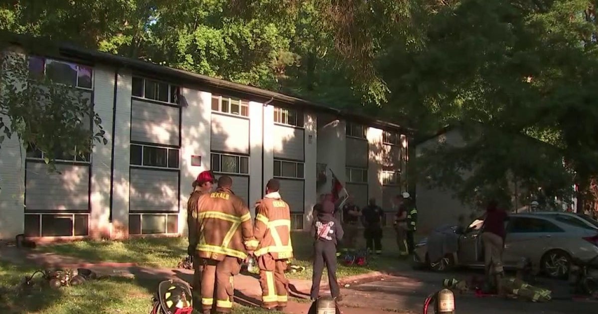 Fast-moving apartment fire displaces 25 in DeKalb