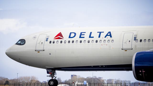 Delta passenger tries to open door on Atlanta tarmac