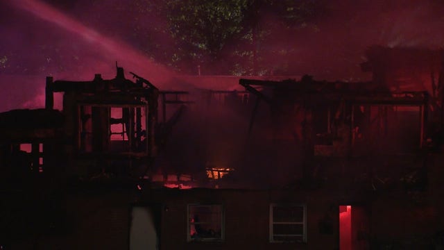 Fire destroys northwest Atlanta apartment buildings
