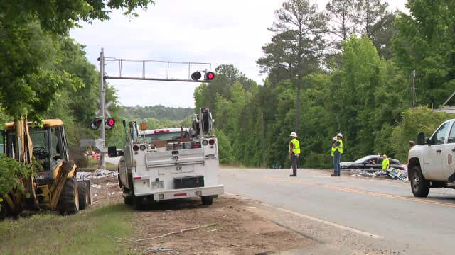 Train derailment closes Juliette Road near Whistle Stop Cafe