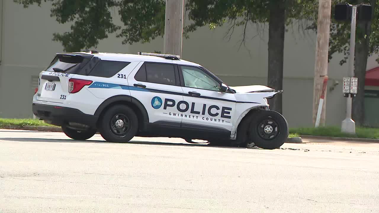 Gwinnett County police officer involved in traffic crash at Highway 141