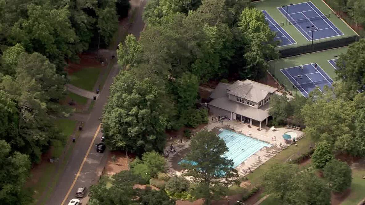 2-year-old dies after drowning in Roswell apartment pool