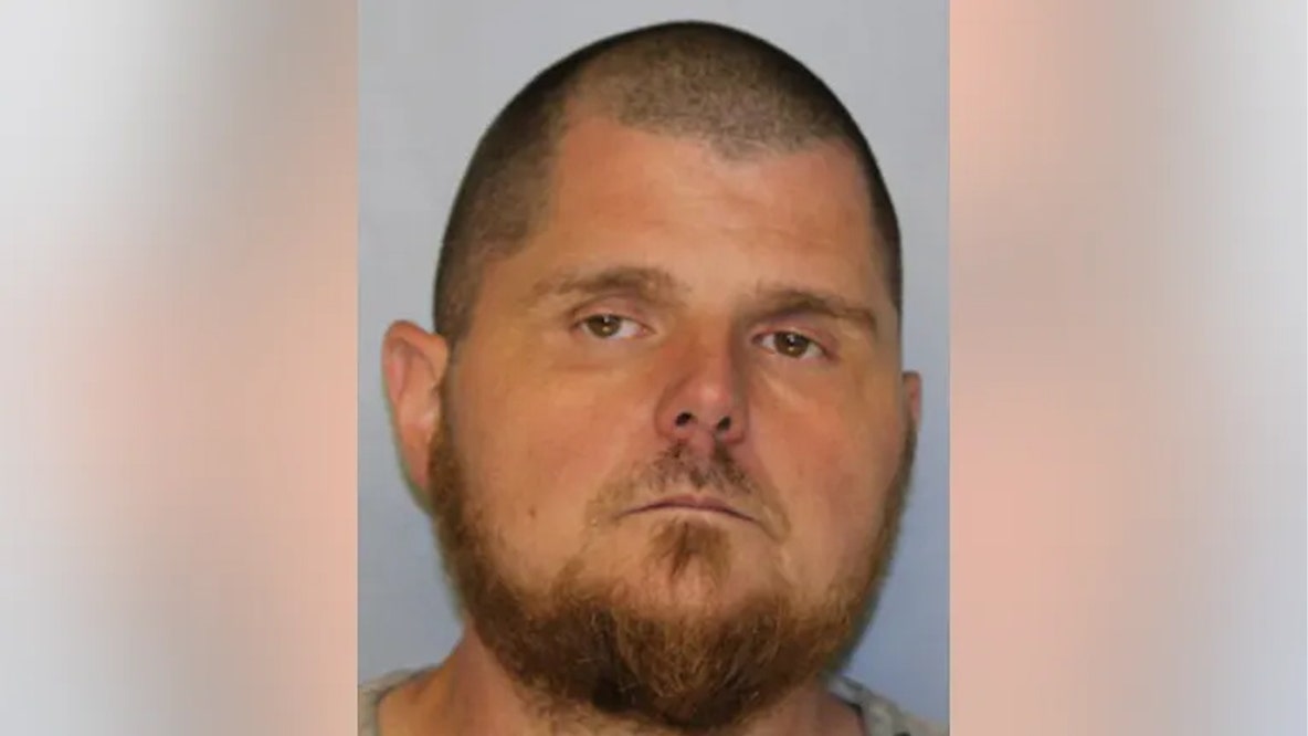 Man arrested after Gainesville store robbed at knifepoint