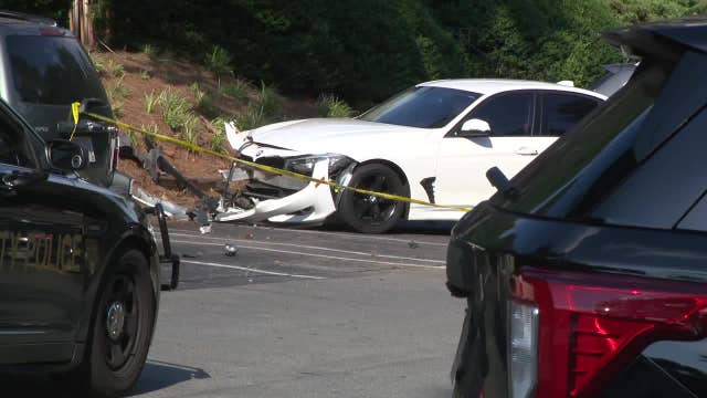 Gunman remains at large after apartment shooting on Delk Road