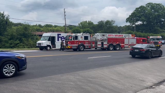 Pedestrian dies after being hit by FedEx truck in SW Atlanta