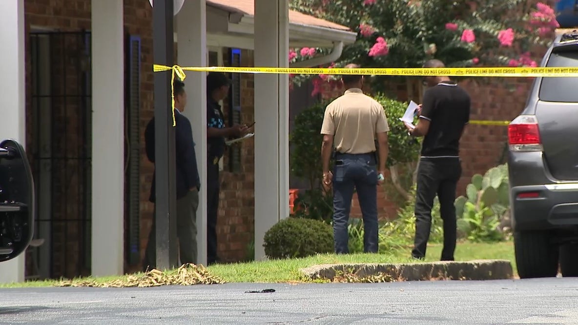 2 dead after domestic shooting at southeast Atlanta apartment