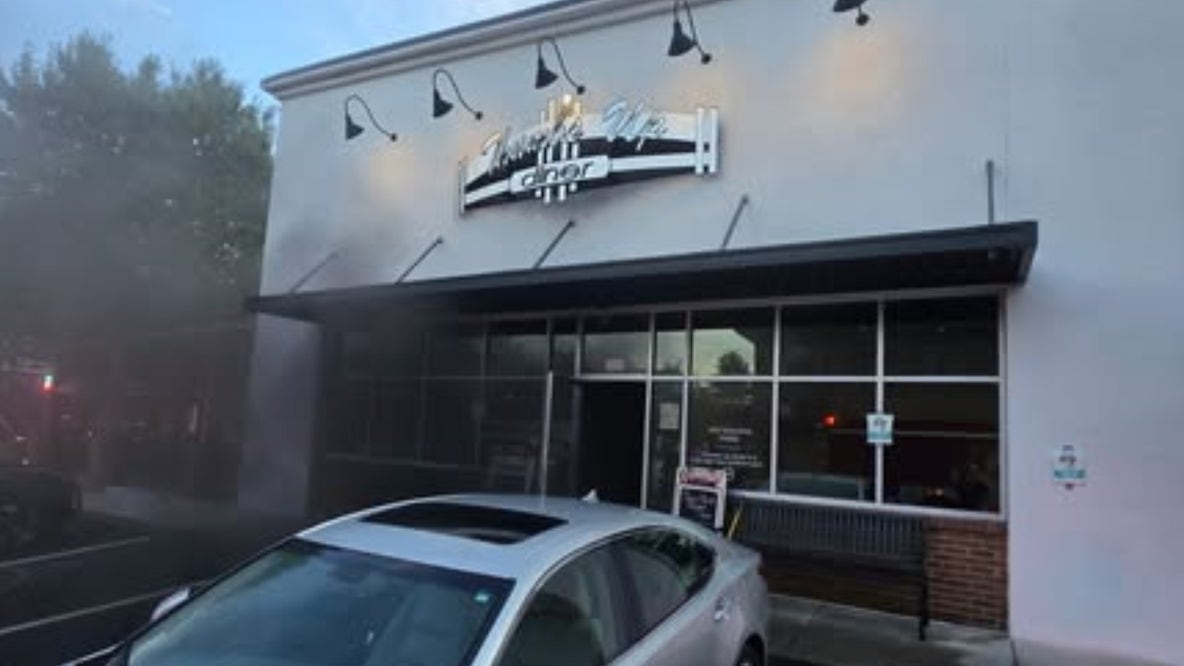 Firefighters stop flames from spreading at Roswell strip mall