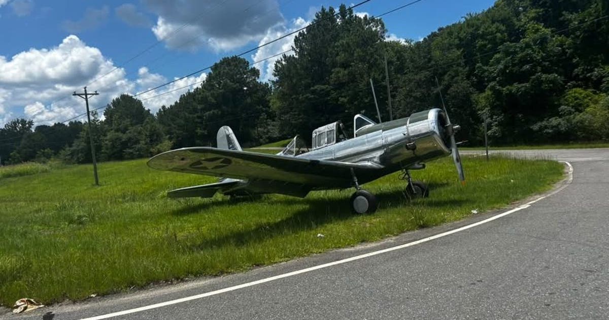 Vintage WWII aircraft makes emergency landing on Georgia highway Vintage WWII aircraft makes emergency landing on Georgia highway