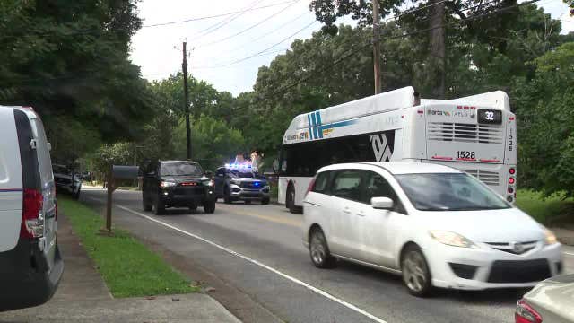 MARTA bus and USPS vehicle collide in southeast Atlanta crash