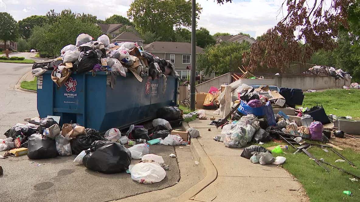 'I can't live like this': Atlanta apartment residents trapped by trash