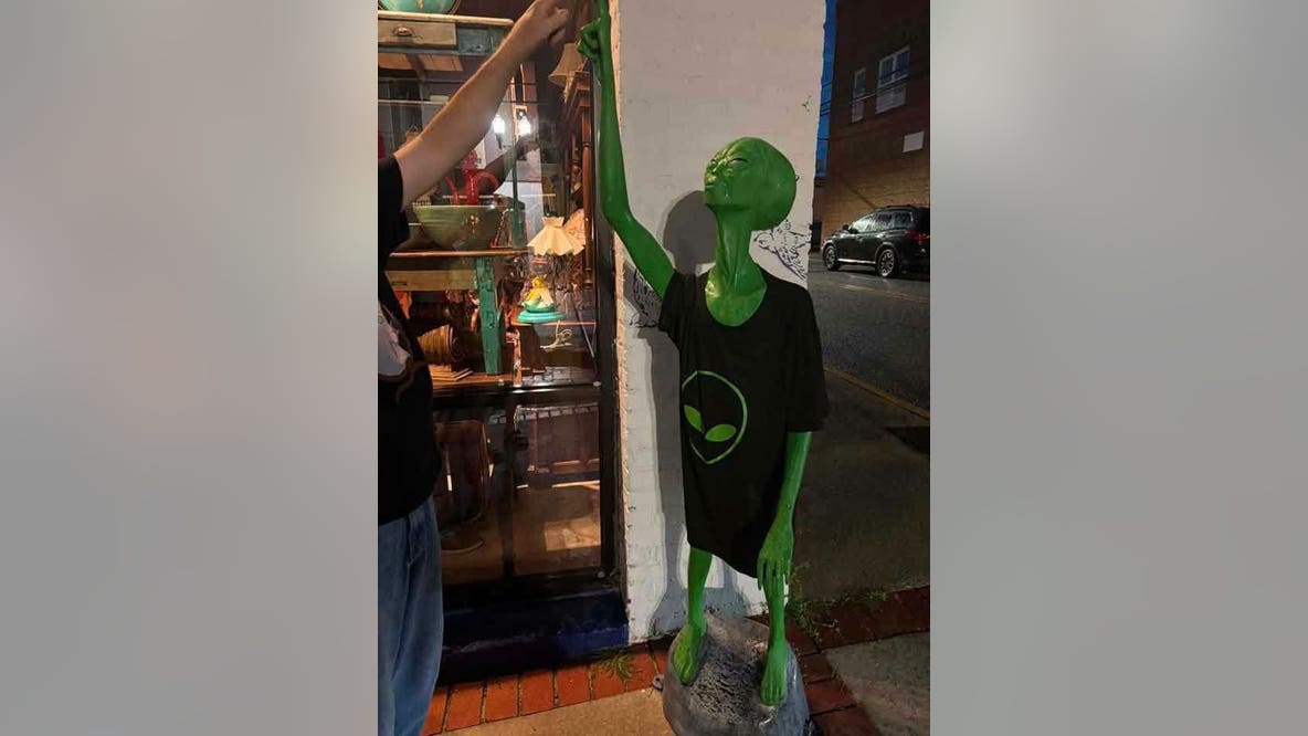 Close encounter averted: Alien sculpture returned after phone home