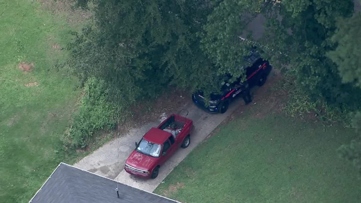 Man shot in foot drives 9 miles across southwest Atlanta, police say
