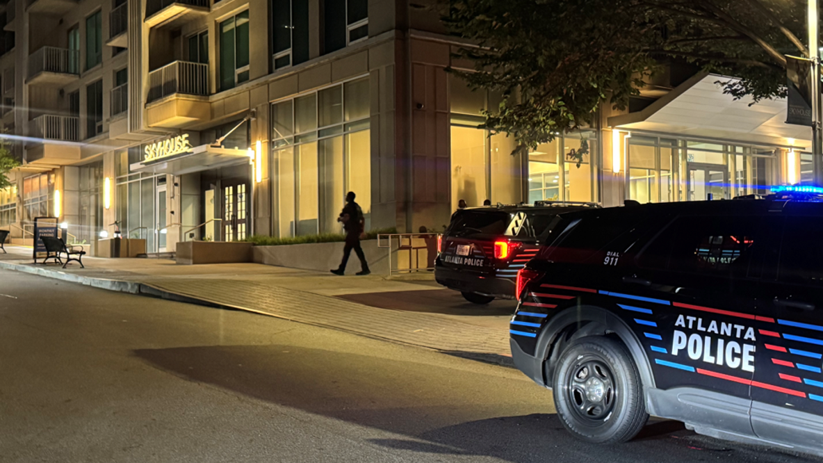 Man hospitalized after shooting at Buckhead apartment complex