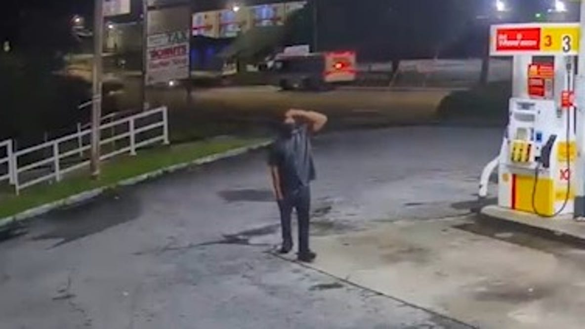 Suspect beats victim with gun at SW Atlanta gas station