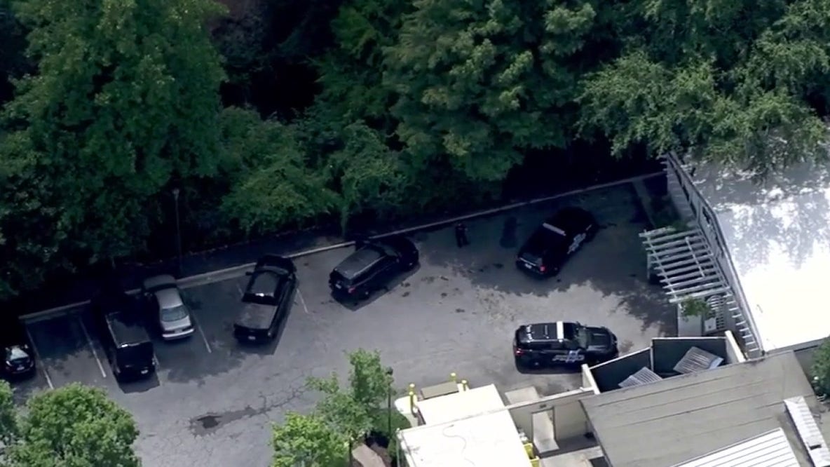 5 arrested after chase ends in Cobb County, 1 officer injured