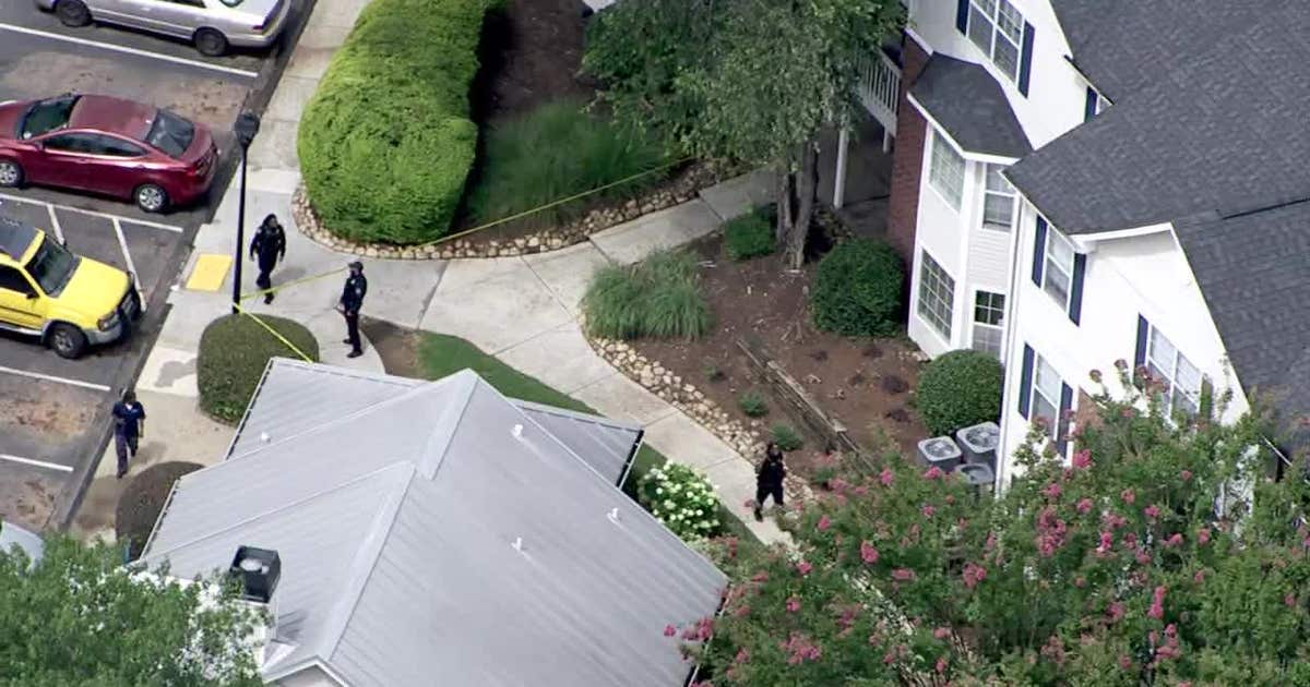 Coverage image for: 1 dead, 3 injured in downtown Atlanta apartment shooting, police say