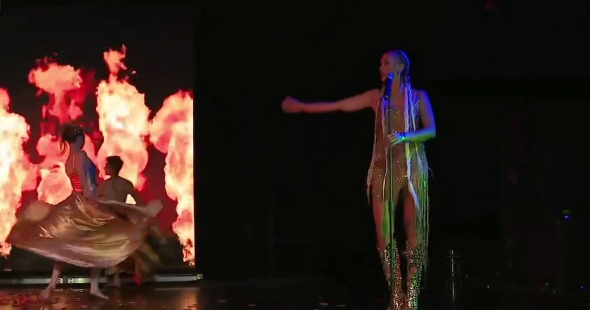 Immersive show celebrates gold through aerial performances