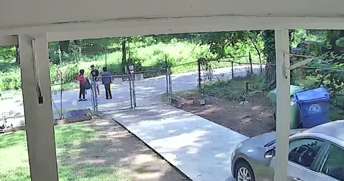 Facebook Marketplace buyers robbed at gunpoint on street