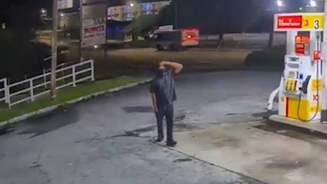 Suspect beats victim with gun at SW Atlanta gas station