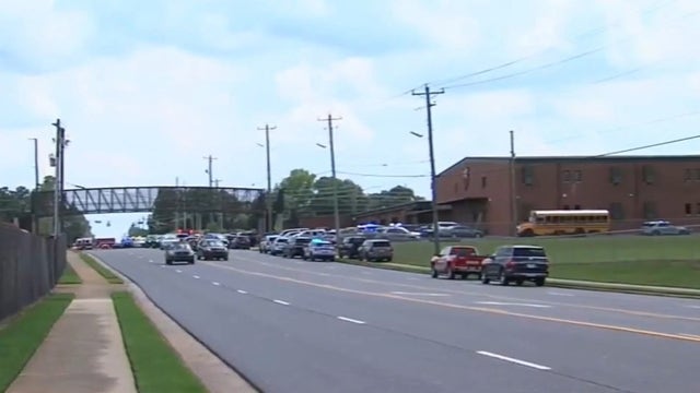2 hospitalized, suspect in custody after shooting at Georgia high school