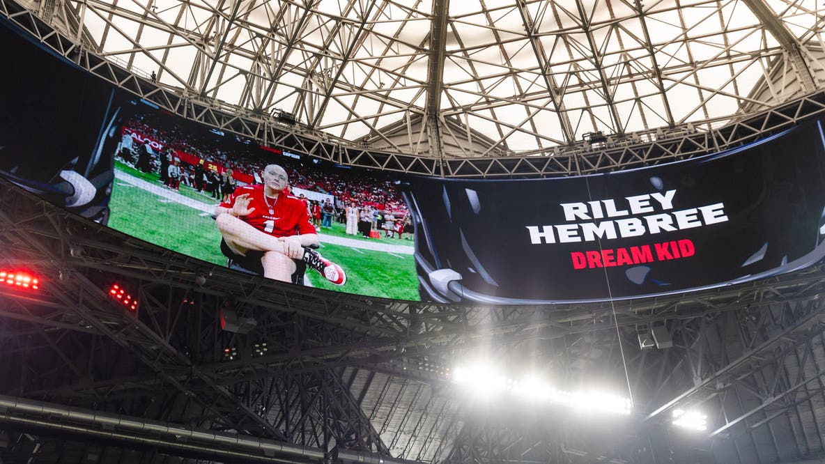 Atlanta Falcons honor 17-year-old cancer patient during game